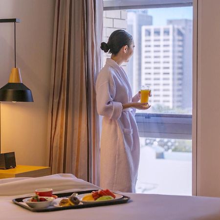 Mercure Brisbane King George Square Room photo